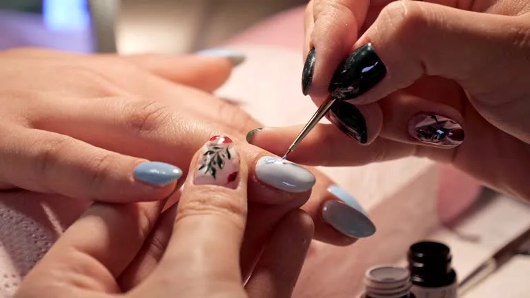 Nail Course with Vanity